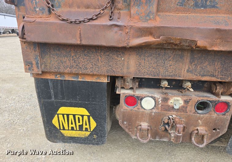 image for item DQ5330 1995 GMC TopKick C8500 dump truck