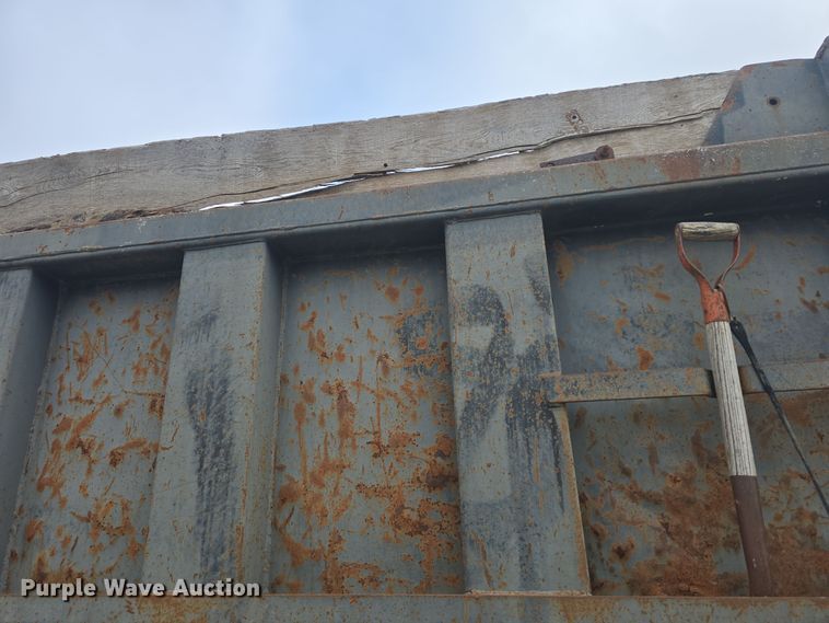 image for item DQ5330 1995 GMC TopKick C8500 dump truck