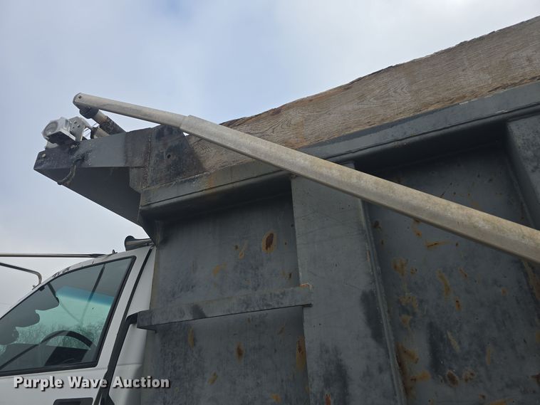 image for item DQ5330 1995 GMC TopKick C8500 dump truck