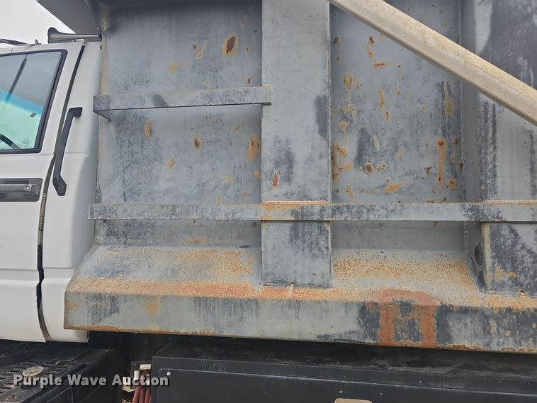 image for item DQ5330 1995 GMC TopKick C8500 dump truck