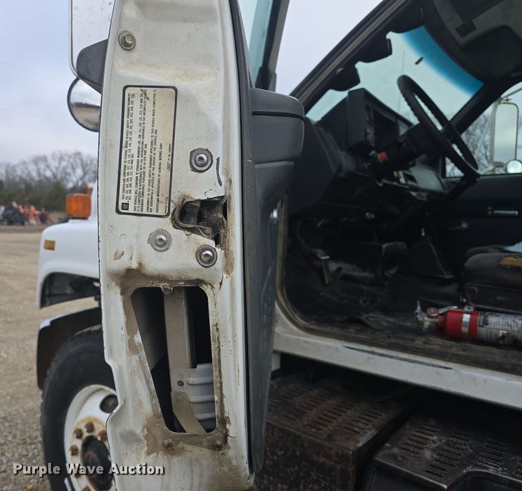 image for item DQ5330 1995 GMC TopKick C8500 dump truck