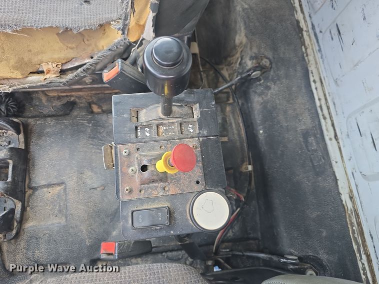 image for item DQ5330 1995 GMC TopKick C8500 dump truck