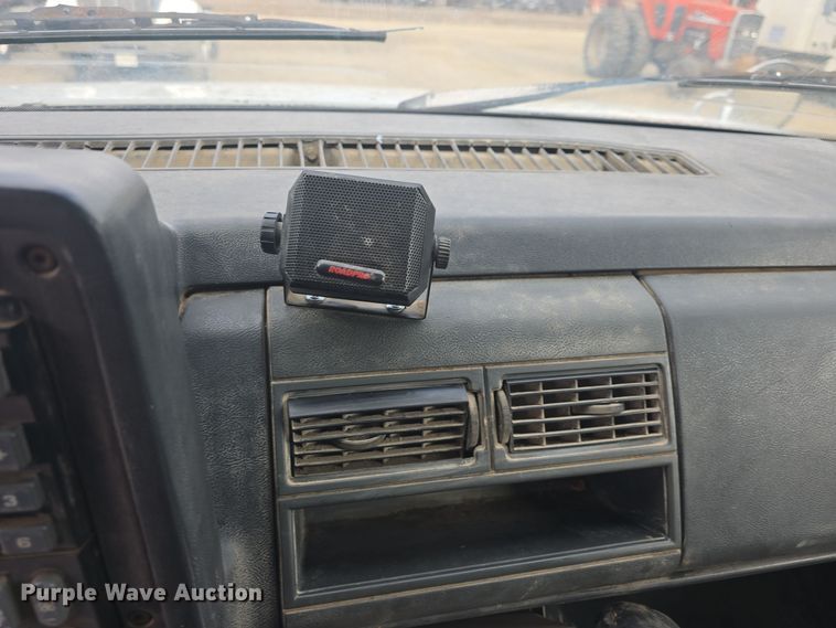 image for item DQ5330 1995 GMC TopKick C8500 dump truck