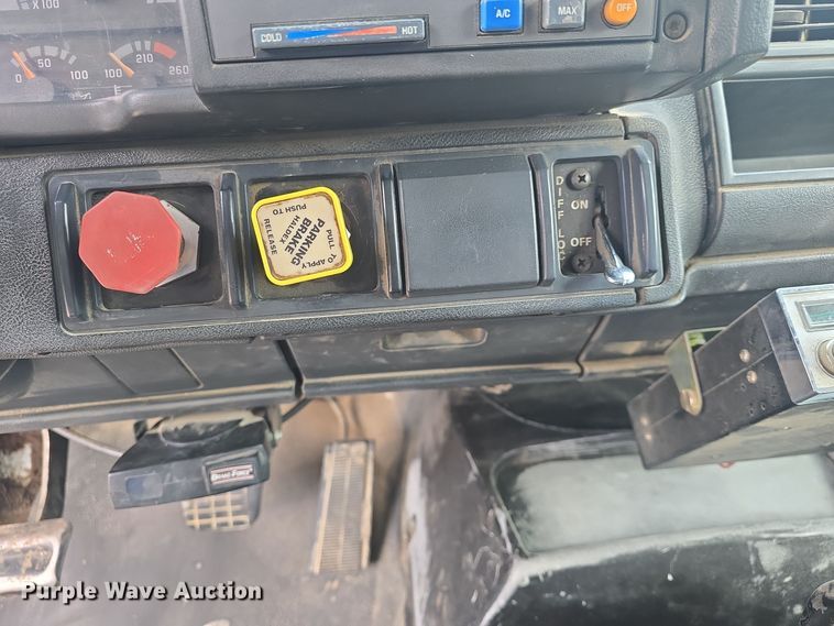 image for item DQ5330 1995 GMC TopKick C8500 dump truck