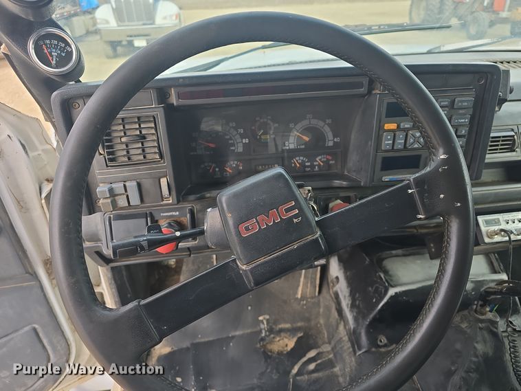 image for item DQ5330 1995 GMC TopKick C8500 dump truck