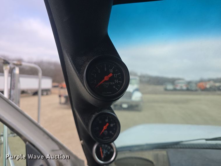 image for item DQ5330 1995 GMC TopKick C8500 dump truck