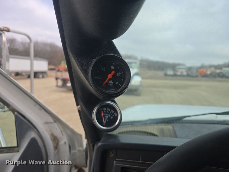 image for item DQ5330 1995 GMC TopKick C8500 dump truck