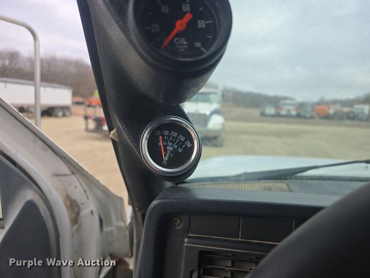 image for item DQ5330 1995 GMC TopKick C8500 dump truck