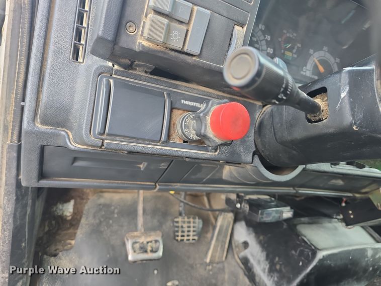 image for item DQ5330 1995 GMC TopKick C8500 dump truck