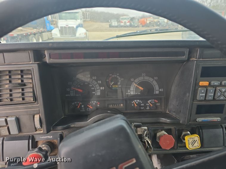 image for item DQ5330 1995 GMC TopKick C8500 dump truck