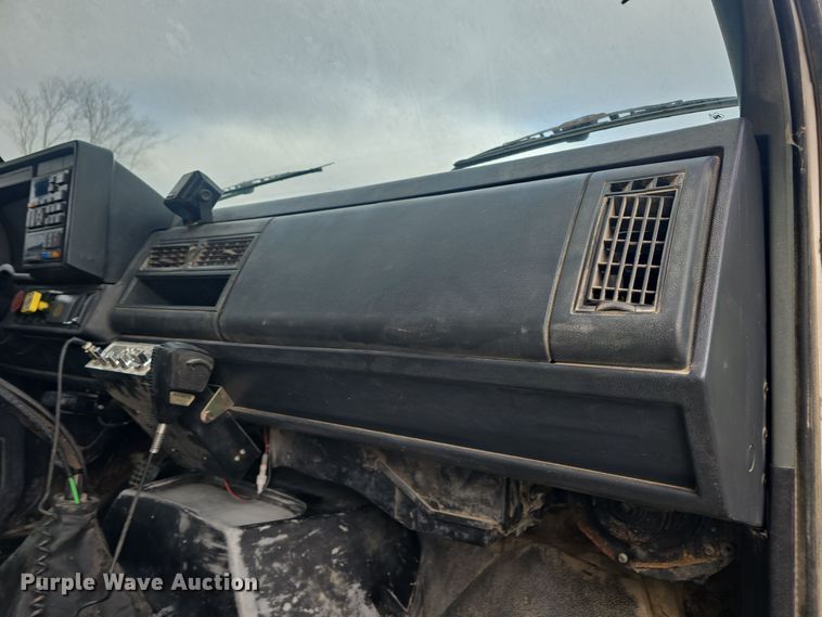 image for item DQ5330 1995 GMC TopKick C8500 dump truck