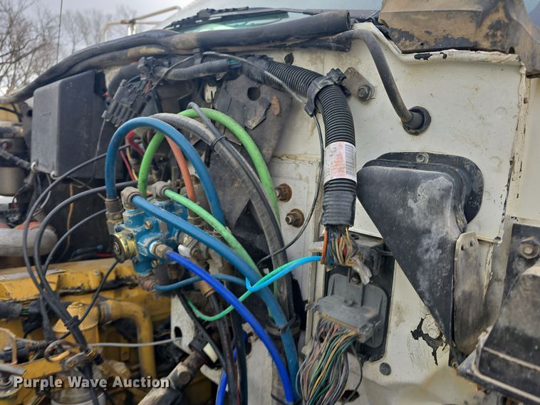 image for item DQ5330 1995 GMC TopKick C8500 dump truck