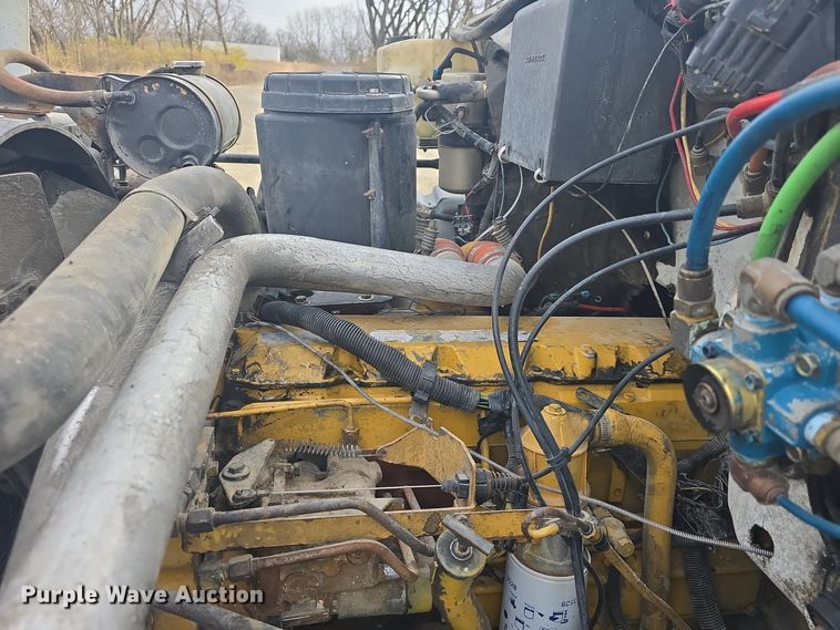 image for item DQ5330 1995 GMC TopKick C8500 dump truck