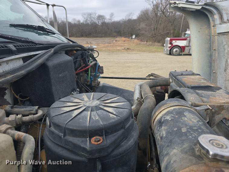 image for item DQ5330 1995 GMC TopKick C8500 dump truck