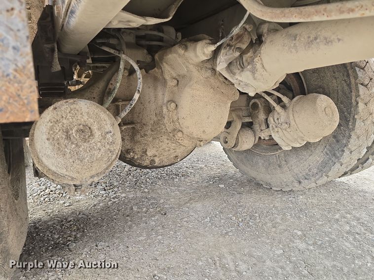 image for item DQ5330 1995 GMC TopKick C8500 dump truck