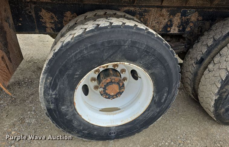 image for item DQ5330 1995 GMC TopKick C8500 dump truck