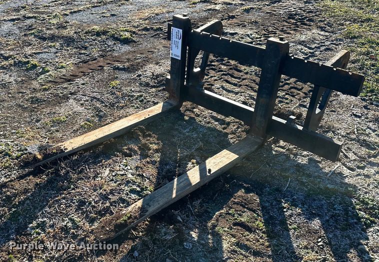 image for item DQ6461 Caterpillar 908 wheel loader pallet forks