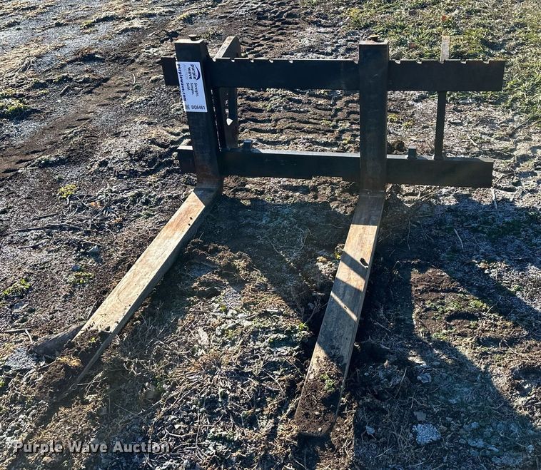 image for item DQ6461 Caterpillar 908 wheel loader pallet forks