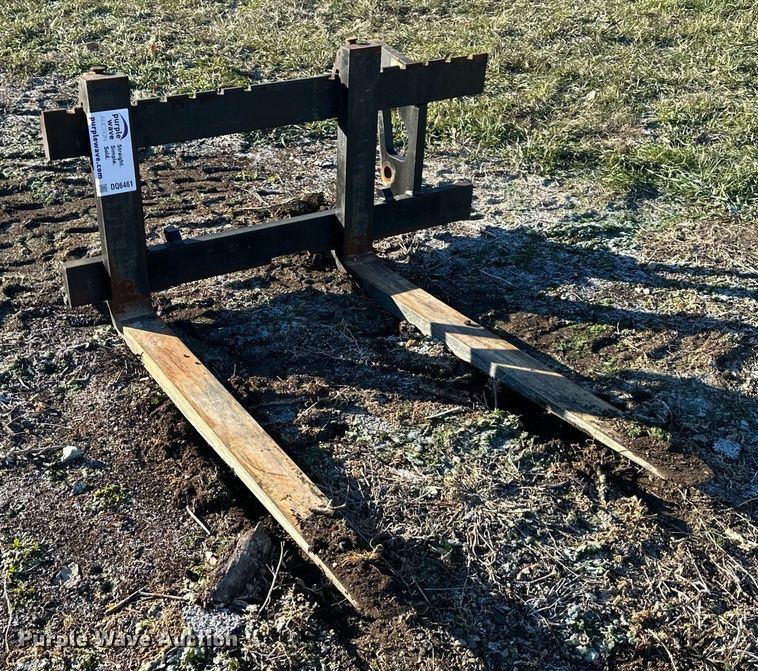 image for item DQ6461 Caterpillar 908 wheel loader pallet forks