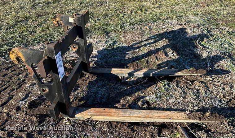 image for item DQ6461 Caterpillar 908 wheel loader pallet forks