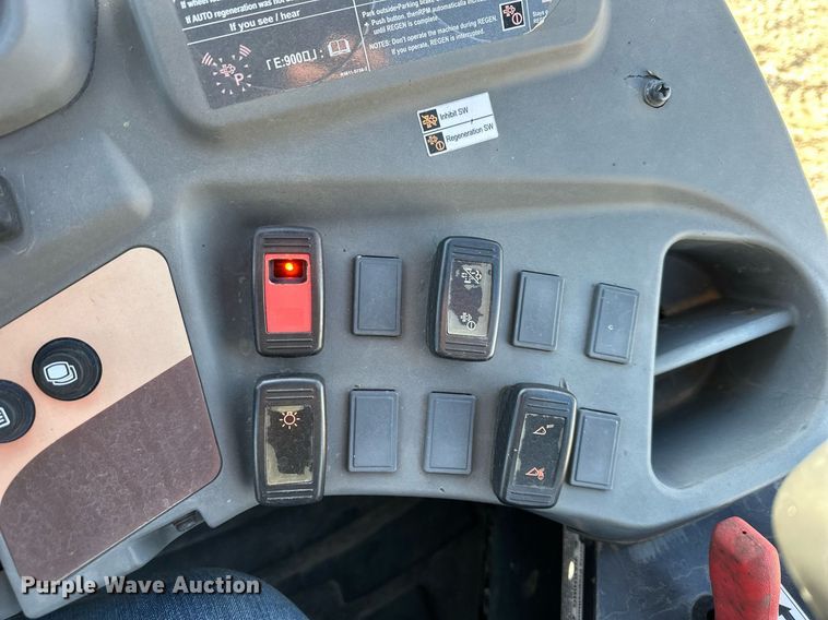 image for item DQ6466 2020 Kubota R530 wheel loader