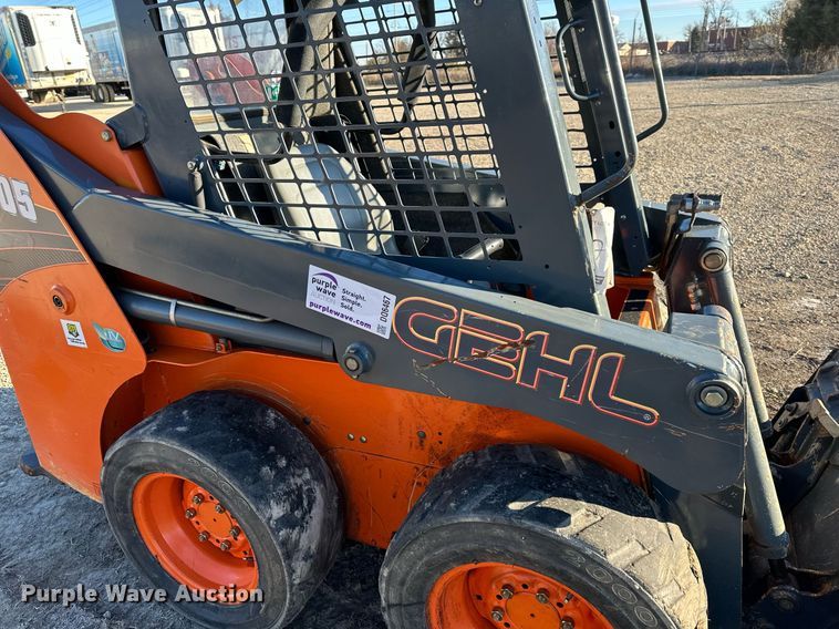 image for item DQ6467 2017 Gehl R105 skid steer loader