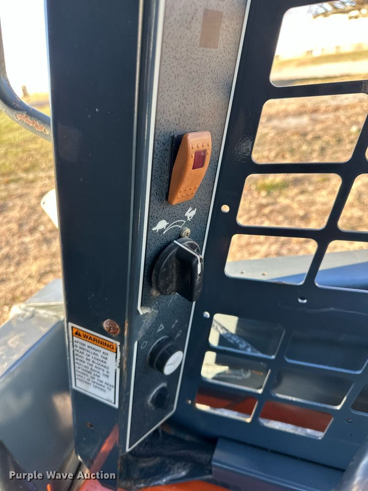 image for item DQ6467 2017 Gehl R105 skid steer loader