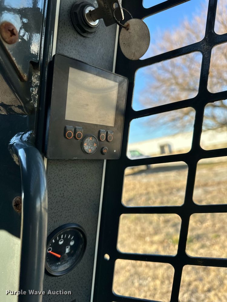 image for item DQ6467 2017 Gehl R105 skid steer loader