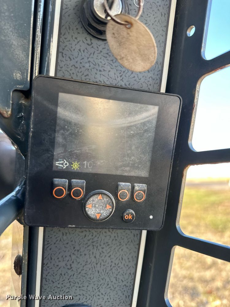 image for item DQ6467 2017 Gehl R105 skid steer loader