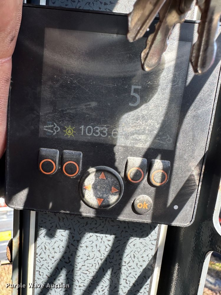 image for item DQ6467 2017 Gehl R105 skid steer loader