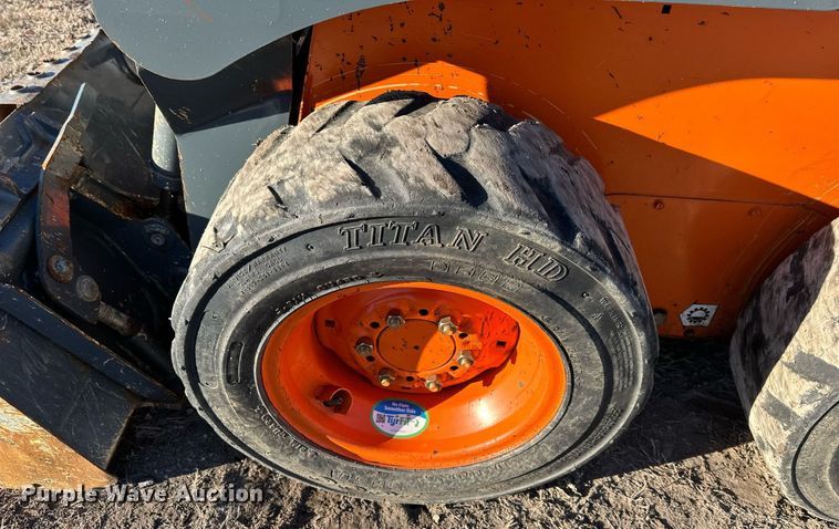 image for item DQ6467 2017 Gehl R105 skid steer loader