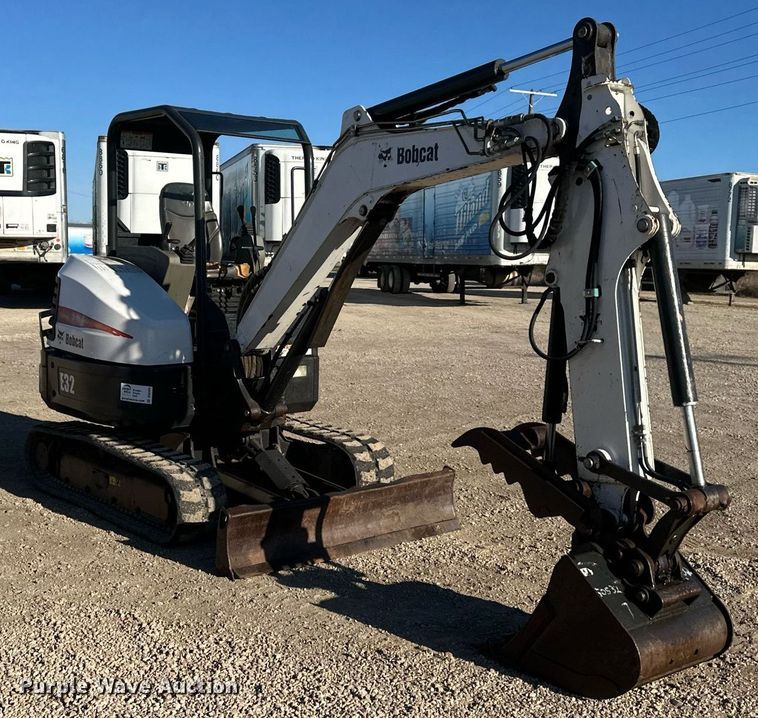 image for item DQ6469 2012 Bobcat E32 mini excavator