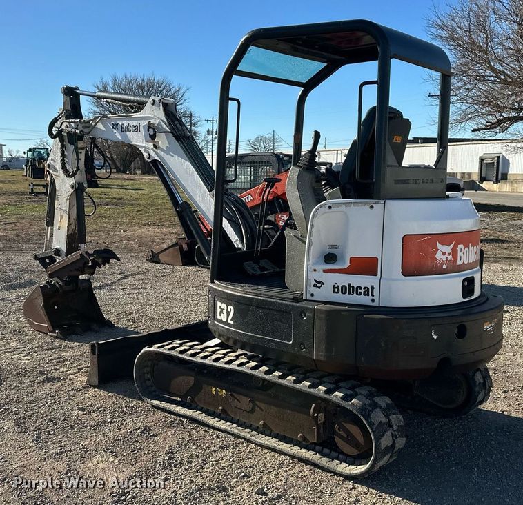 image for item DQ6469 2012 Bobcat E32 mini excavator