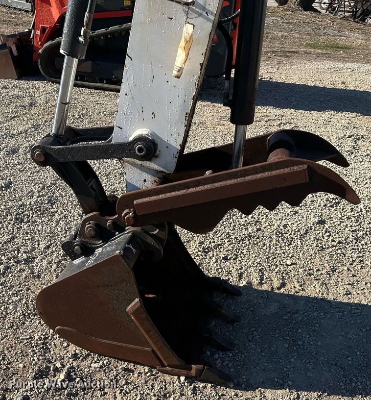 image for item DQ6469 2012 Bobcat E32 mini excavator