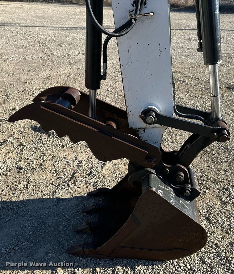 image for item DQ6469 2012 Bobcat E32 mini excavator