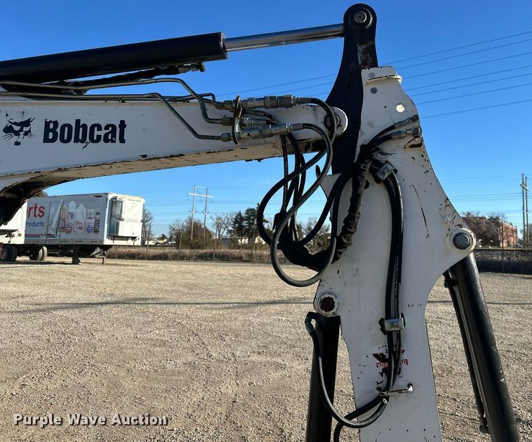 image for item DQ6469 2012 Bobcat E32 mini excavator
