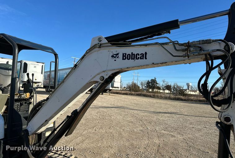 image for item DQ6469 2012 Bobcat E32 mini excavator