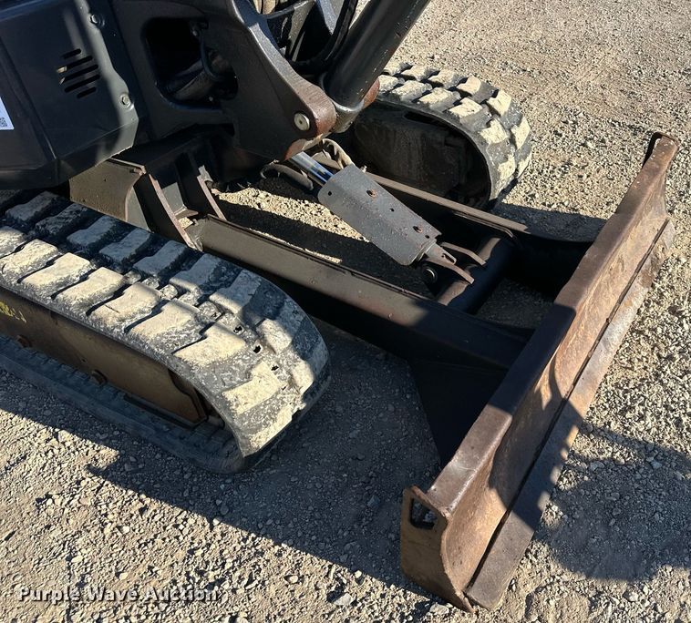 image for item DQ6469 2012 Bobcat E32 mini excavator