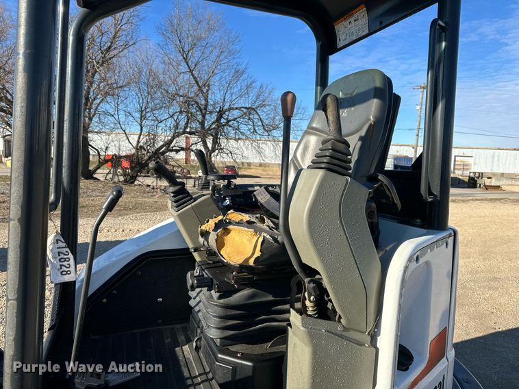 image for item DQ6469 2012 Bobcat E32 mini excavator