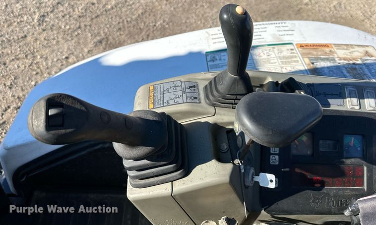 image for item DQ6469 2012 Bobcat E32 mini excavator