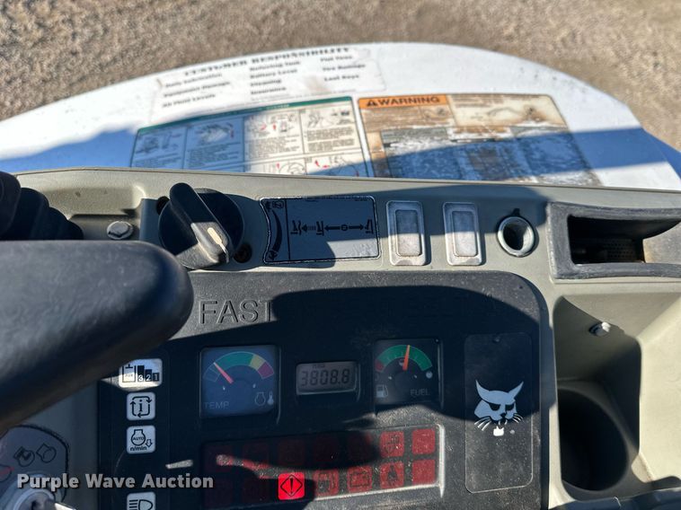 image for item DQ6469 2012 Bobcat E32 mini excavator