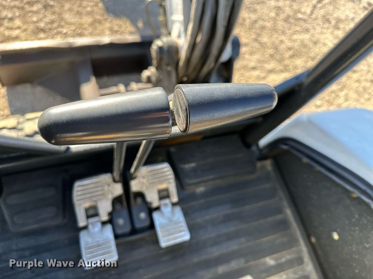 image for item DQ6469 2012 Bobcat E32 mini excavator