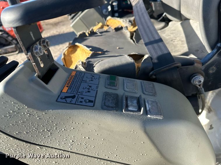 image for item DQ6469 2012 Bobcat E32 mini excavator