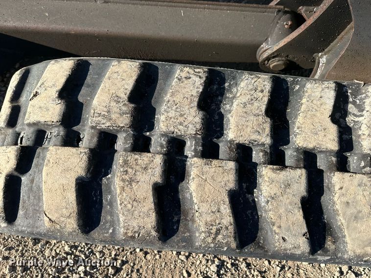 image for item DQ6469 2012 Bobcat E32 mini excavator