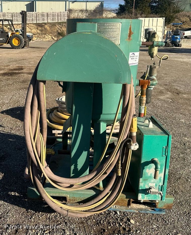 image for item DQ6476 Clemco wet blast injector system