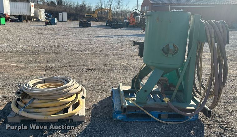 image for item DQ6476 Clemco wet blast injector system