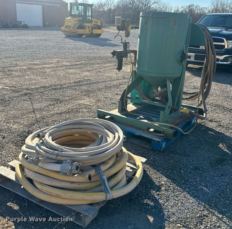 image for item DQ6476 Clemco wet blast injector system