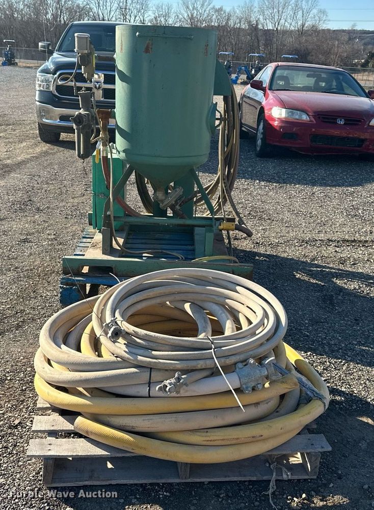 image for item DQ6476 Clemco wet blast injector system