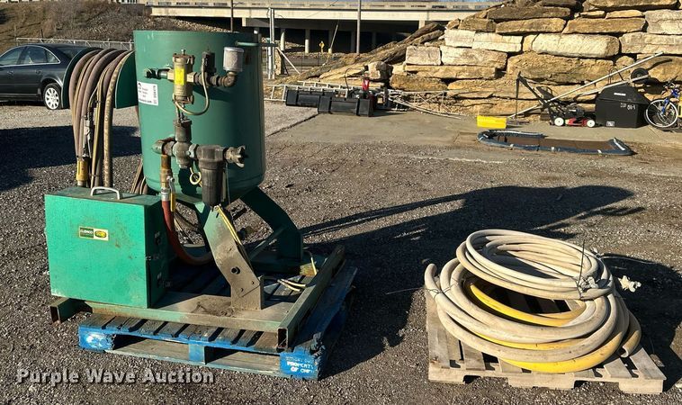 image for item DQ6476 Clemco wet blast injector system