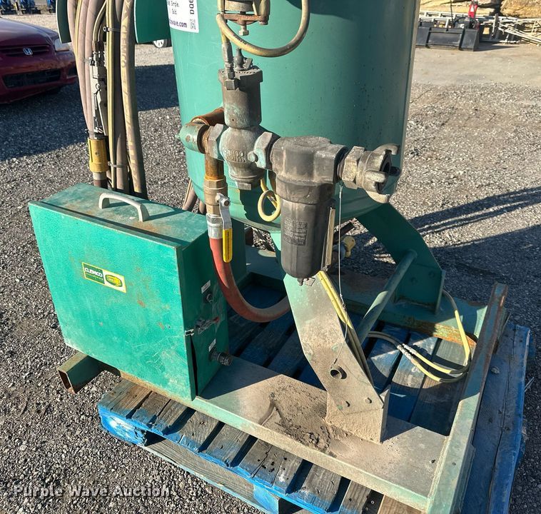 image for item DQ6476 Clemco wet blast injector system